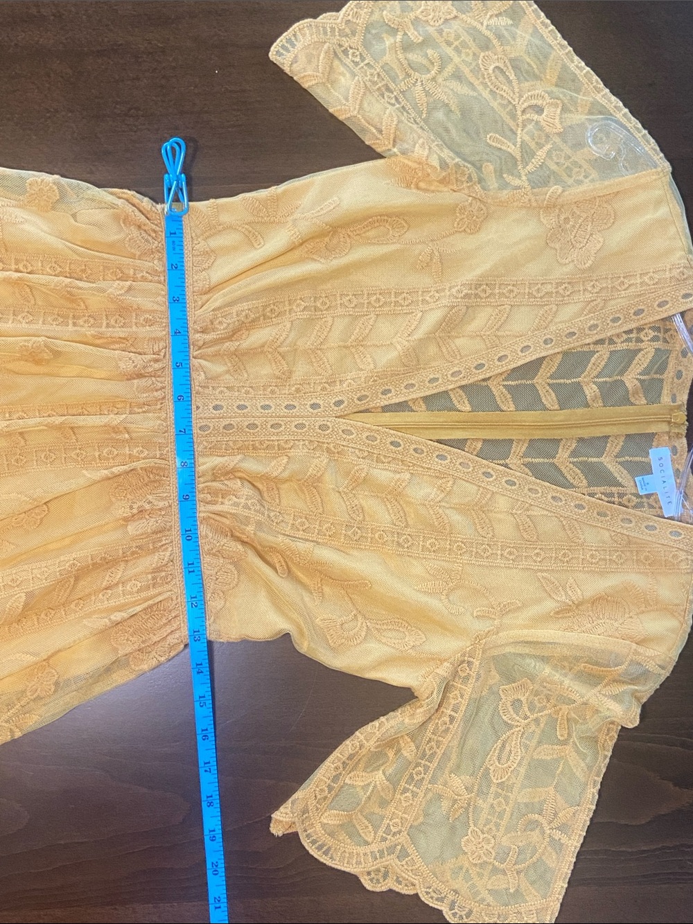 Socialite Yellow Lace Jumpsuit with V-Neck, sheer back, shorts underneath. Small - Picture 7 of 16